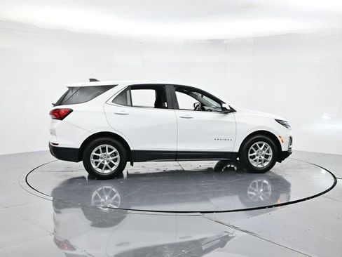 Used 2022 Chevrolet Equinox LT image 2