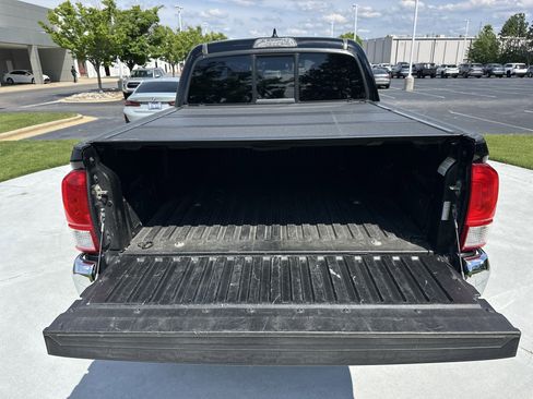 Used 2017 Toyota Tacoma SR5 w/ Tow Package RWD image 32