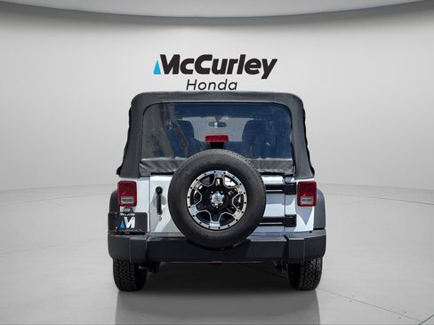 Used 2018 Jeep Wrangler Unlimited Sport w/ Connectivity Group AWD/4WD image 4
