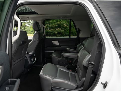 Used 2025 Ford Expedition Active AWD/4WD image 19