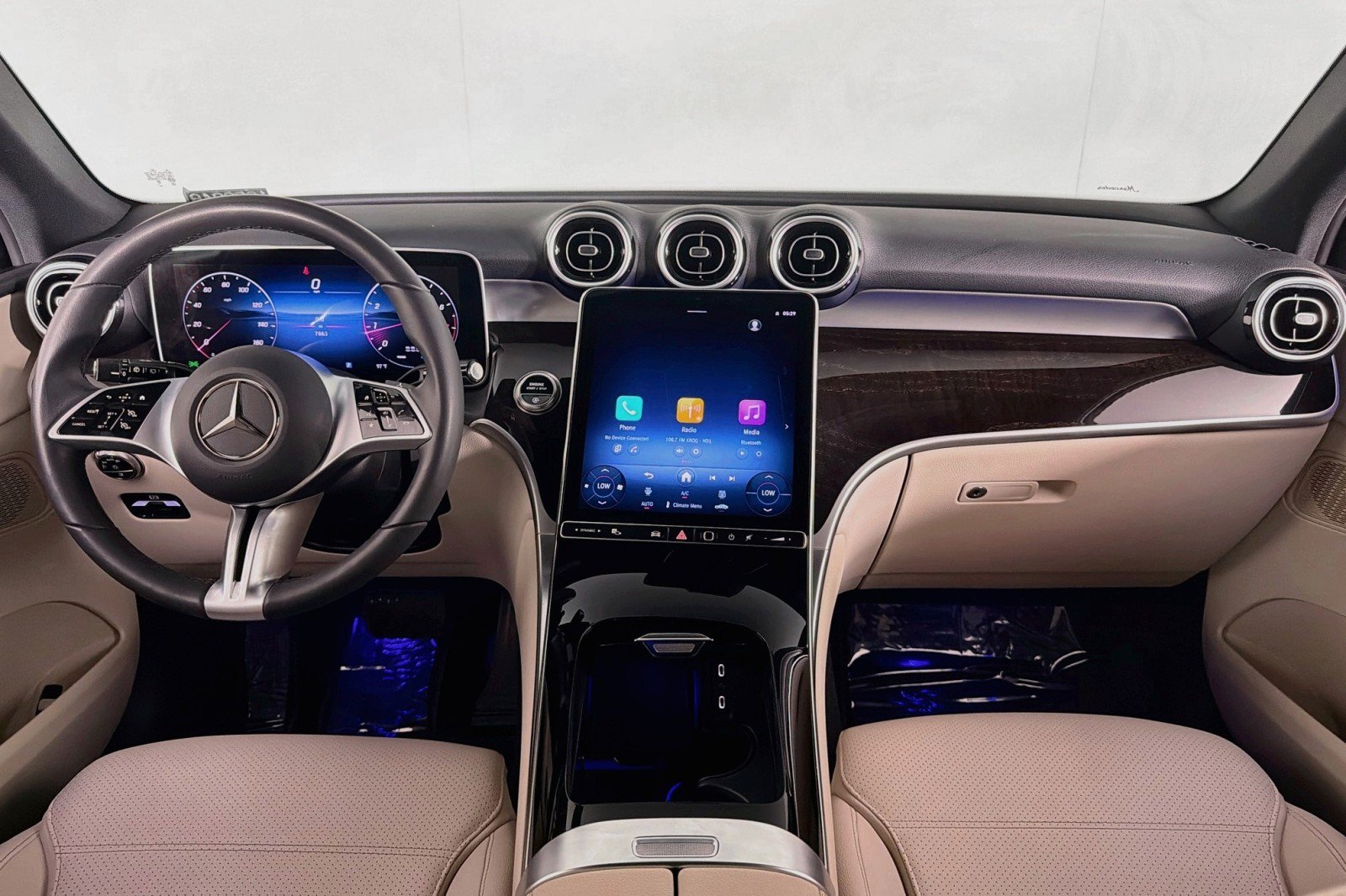 Certified 2025 Mercedes-Benz GLC 300 image 6
