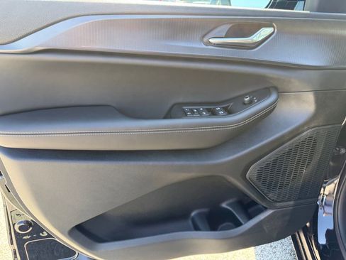 New 2025 Jeep Grand Cherokee Altitude image 10