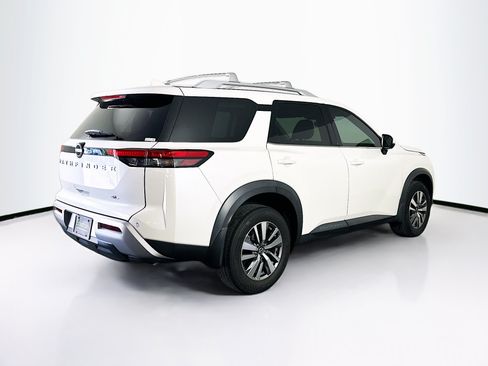 Used 2023 Nissan Pathfinder SL FWD image 9