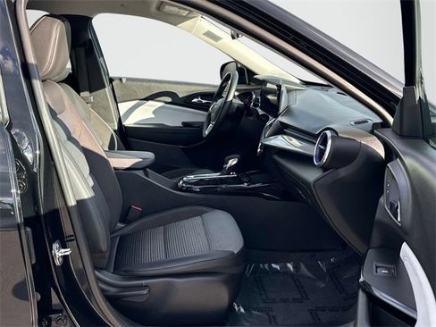 Used 2024 Chevrolet Trax LT w/ LT Convenience Package image 19