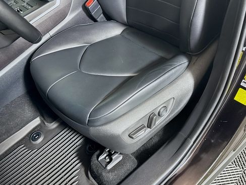 Certified 2022 Toyota Highlander XLE image 21