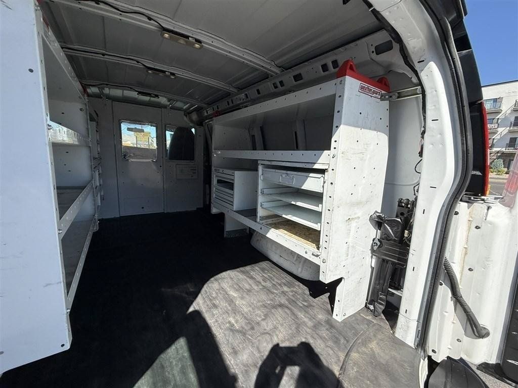 Used 2015 Chevrolet Express 2500 RWD image 21