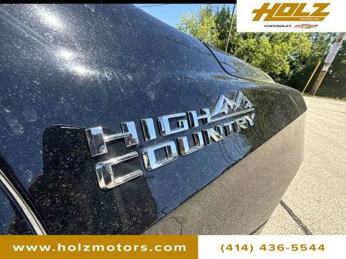 Certified 2022 Chevrolet Suburban High Country w/ Premium Package AWD/4WD image 32