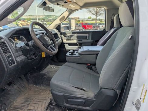 Used 2018 RAM 2500 Tradesman w/ Chrome Appearance Group AWD/4WD image 2