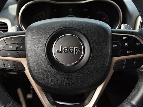 Used 2017 Jeep Grand Cherokee Laredo AWD/4WD image 17