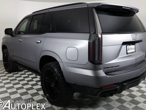 Used 2026 Cadillac Escalade V w/ LPO, Onyx Lite Package image 7