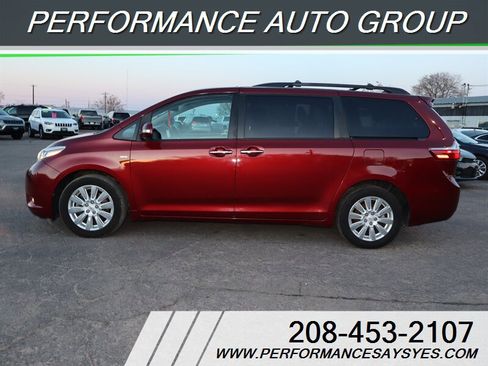 Used 2017 Toyota Sienna Limited Premium image 8