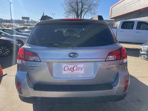 Used 2011 Subaru Outback 2.5i Premium w/ All-Weather Pkg image 5