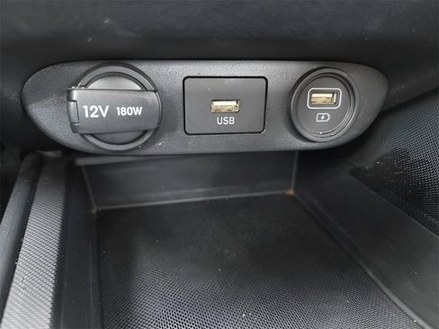 Used 2022 Hyundai Elantra SEL image 31