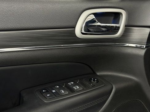 Used 2021 Jeep Grand Cherokee Limited image 12