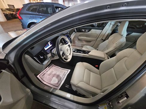 Certified 2025 Volvo S60 B5 Plus AWD/4WD image 19