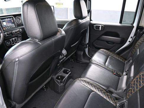 Used 2022 Jeep Gladiator Overland image 35