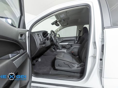 Used 2022 Chevrolet Colorado LT w/ LT Convenience Package image 11