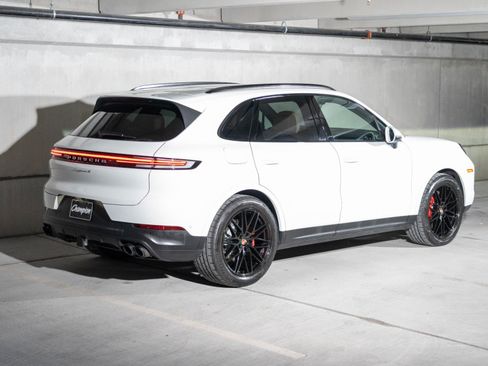 Certified 2026 Porsche Cayenne S AWD/4WD image 8
