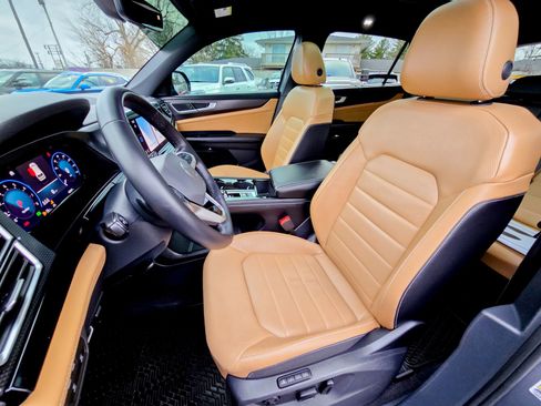 Used 2024 Volkswagen Atlas Cross Sport SEL R-Line image 27