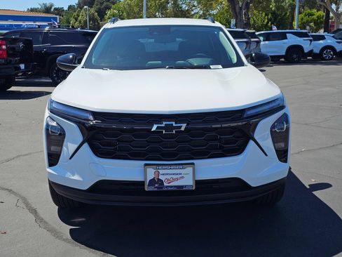 New 2026 Chevrolet Trax LT w/ Midnight Edition FWD image 2