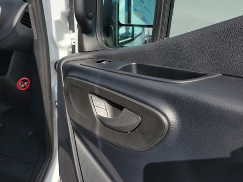 Used 2025 Mercedes-Benz Sprinter 2500 image 14