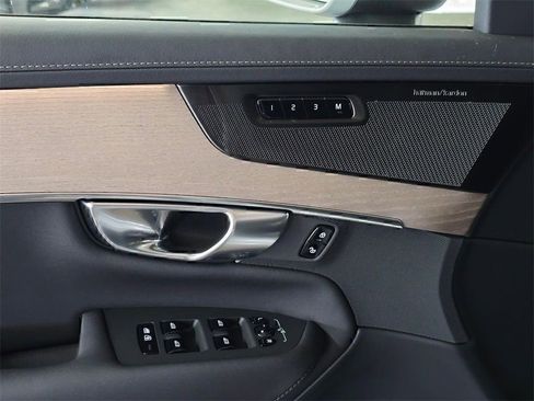 New 2026 Volvo XC90 T8 Plus w/ Protection Package Premier image 22