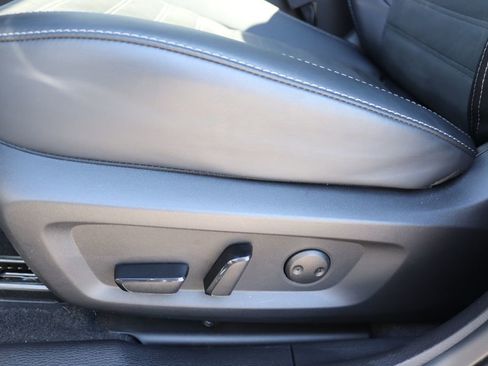 Used 2025 Mitsubishi Outlander SE image 7