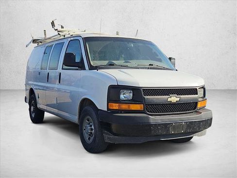 Used 2017 Chevrolet Express 2500 image 3