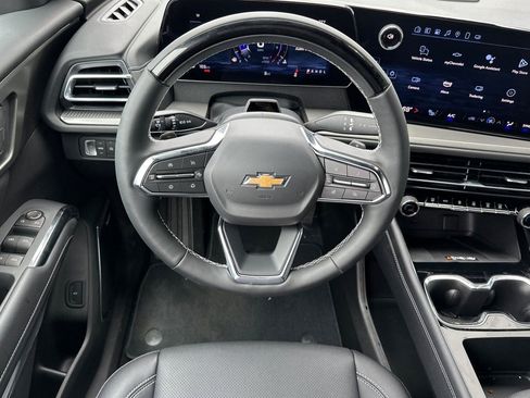 New 2025 Chevrolet Traverse LT w/ Enhanced Driving Package image 15