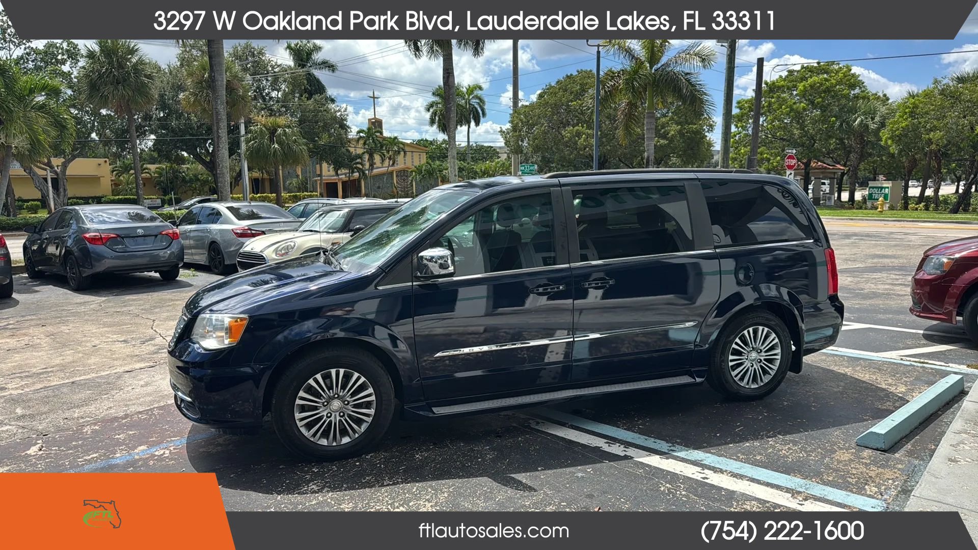 Used 2014 Chrysler Town & Country Touring-L FWD image 6