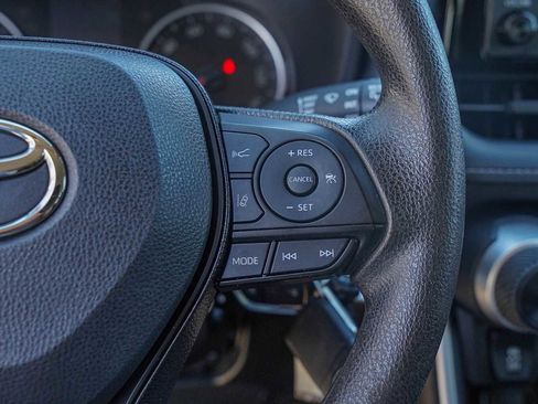 Used 2021 Toyota RAV4 LE image 14