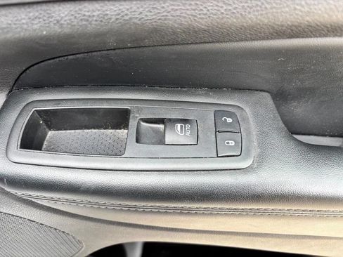 Used 2019 Jeep Grand Cherokee Altitude AWD/4WD image 29