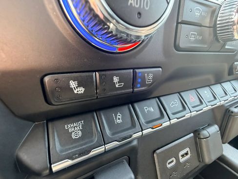 Used 2022 GMC Sierra 2500 Denali w/ Denali Black Diamond Edition AWD/4WD image 20