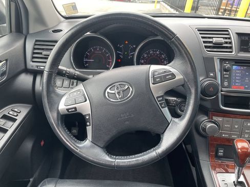 Used 2013 Toyota Highlander Limited FWD image 16
