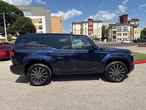 Used 2025 Lexus GX 550 w/ Accessory Package (2T) AWD/4WD image 6