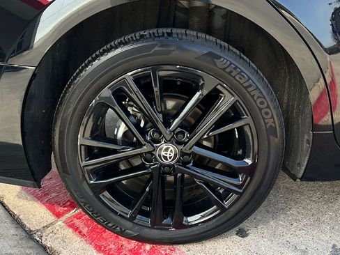 Used 2025 Toyota Camry SE image 9