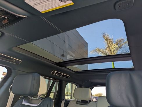 New 2026 Land Rover Range Rover SV AWD/4WD image 22