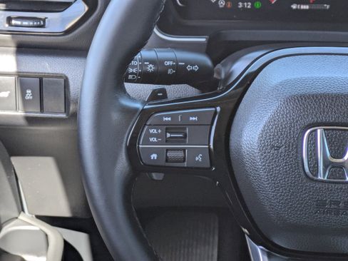 Used 2025 Honda Pilot Touring image 23