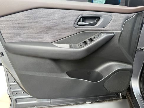 Used 2023 Nissan Rogue S image 11