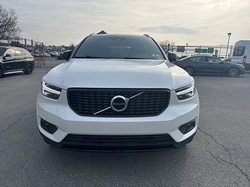 Used 2020 Volvo XC40 T5 R-Design image 2