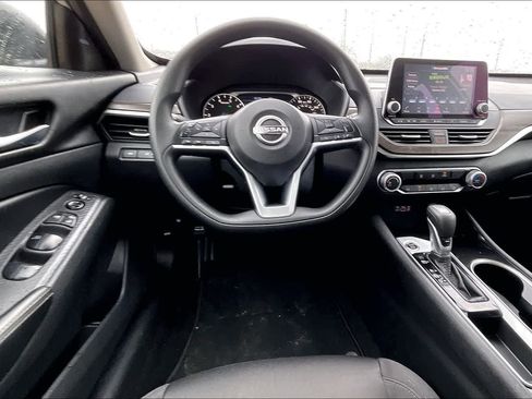 Used 2024 Nissan Altima 2.5 SV image 14