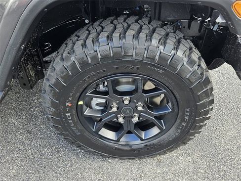 New 2025 Jeep Gladiator High Tide image 14