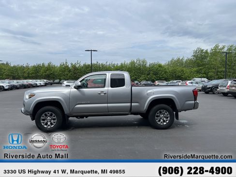 Used 2019 Toyota Tacoma SR5 AWD/4WD image 4