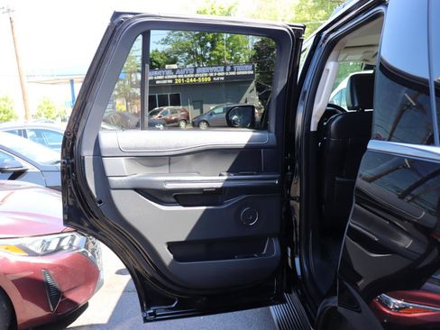 Used 2024 Ford Expedition XLT AWD/4WD image 29