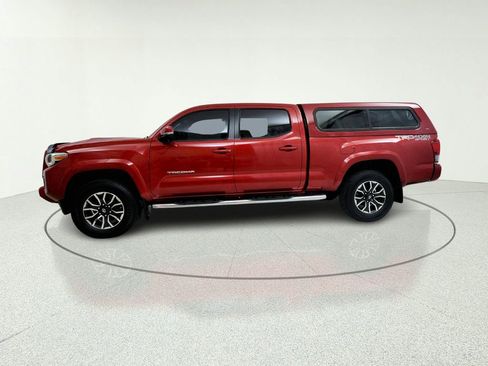Used 2017 Toyota Tacoma TRD Sport AWD/4WD image 4