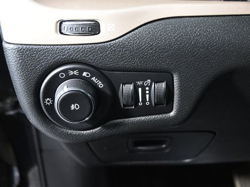Used 2015 Jeep Cherokee Limited AWD/4WD image 23