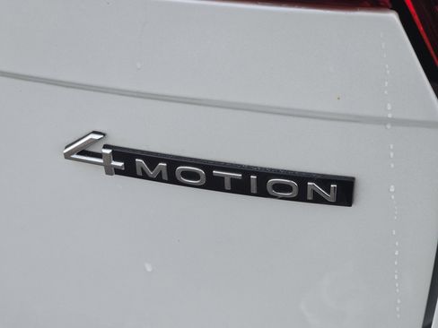 Certified 2023 Volkswagen Tiguan SE R-Line image 15