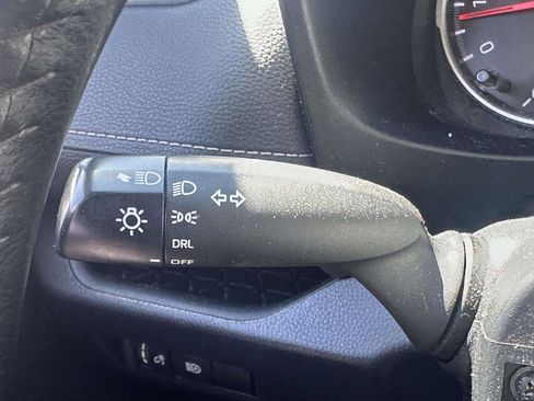 Used 2019 Toyota RAV4 LE AWD/4WD image 29