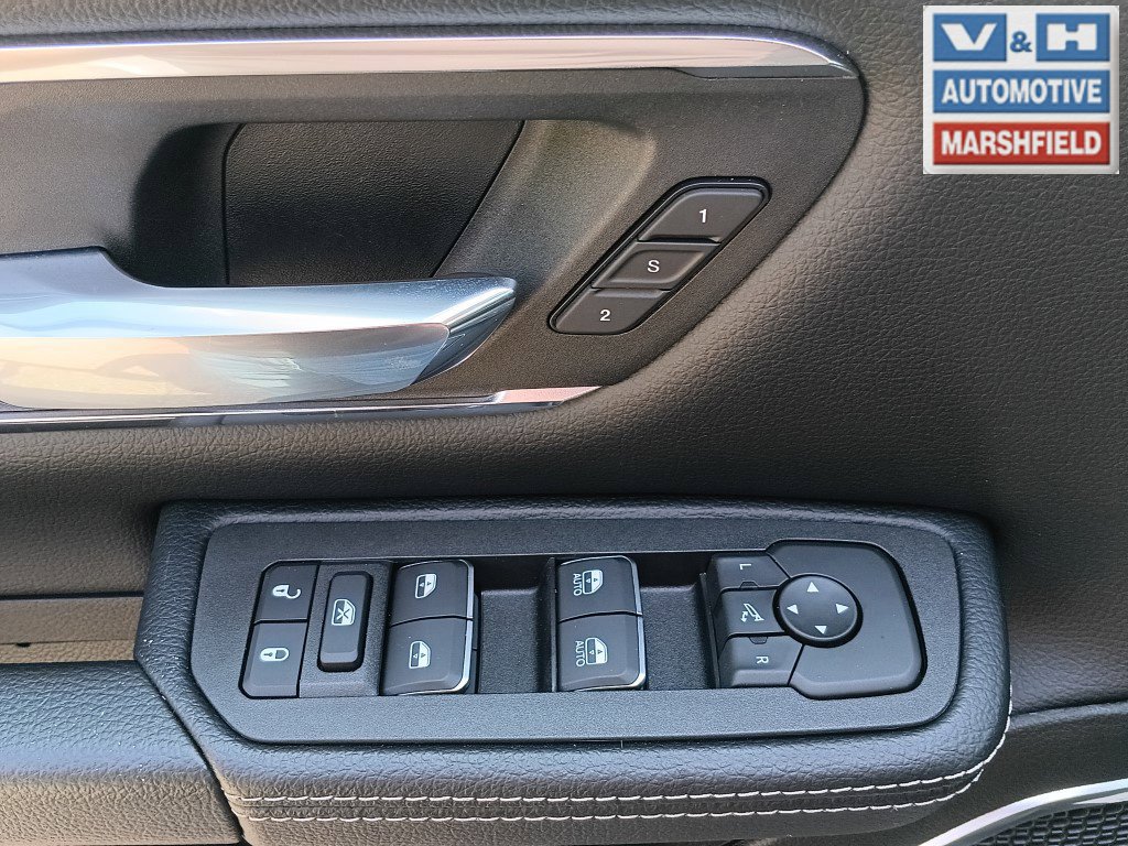 Used 2026 RAM 1500 Laramie w/ Sport Appearance Package AWD/4WD image 17