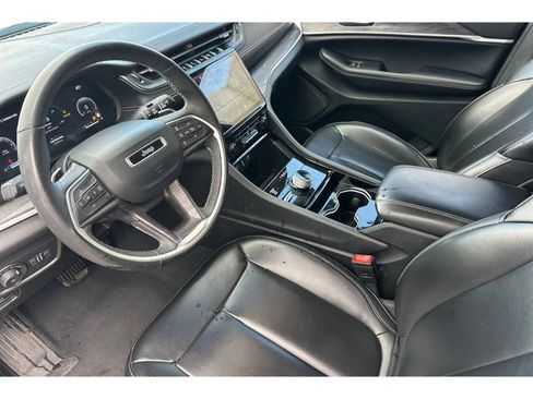 Used 2023 Jeep Grand Cherokee L Limited AWD/4WD image 10